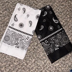 Scarf can be used as head band